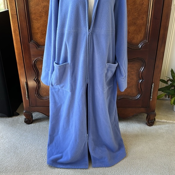 L.L. Bean Long Robe with Collar - Picture 9 of 13